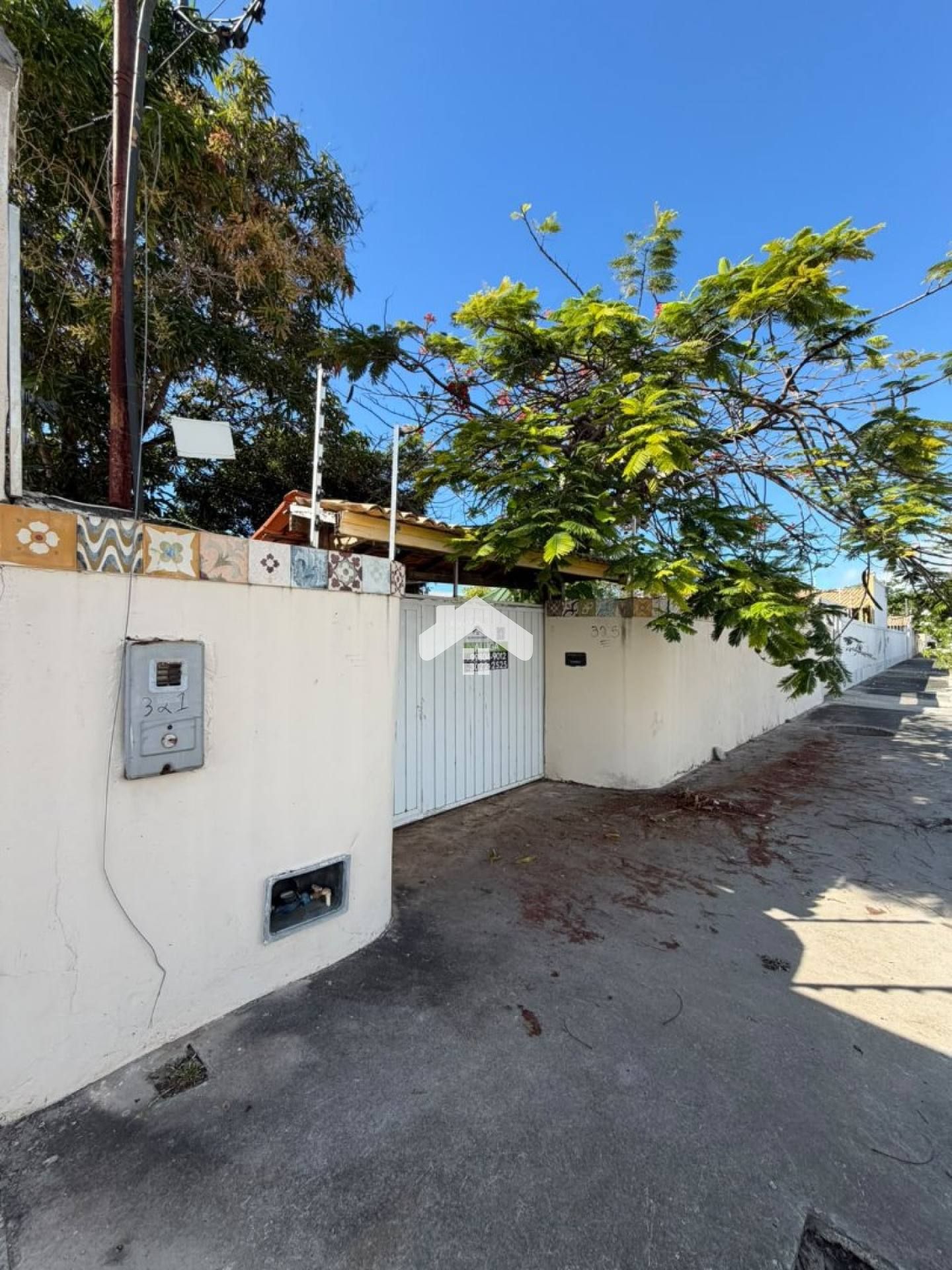 Casa com 3/4, 1 suíte, 2 vagas - Aruana