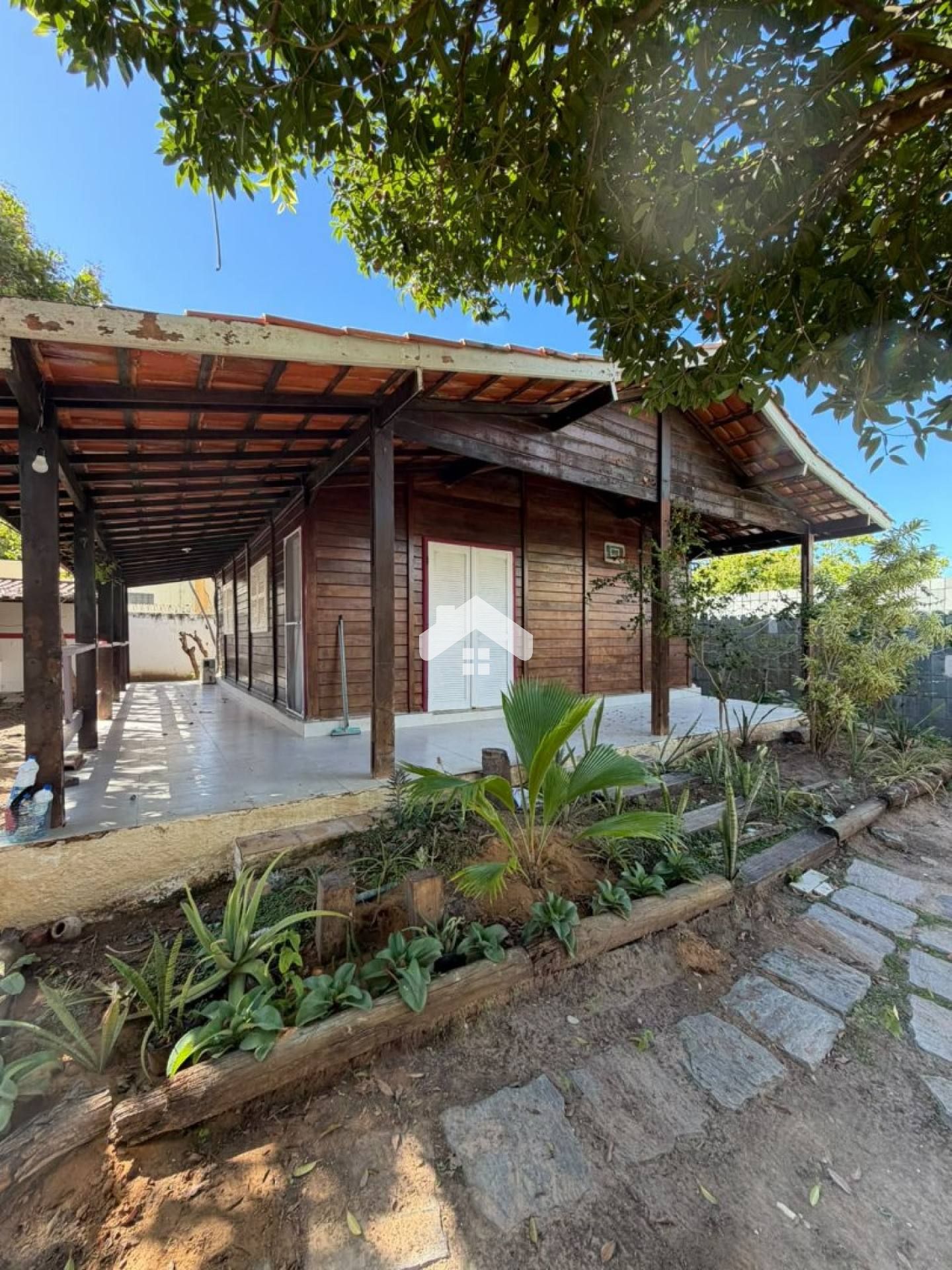 Casa com 3/4, 1 suíte, 2 vagas - Aruana