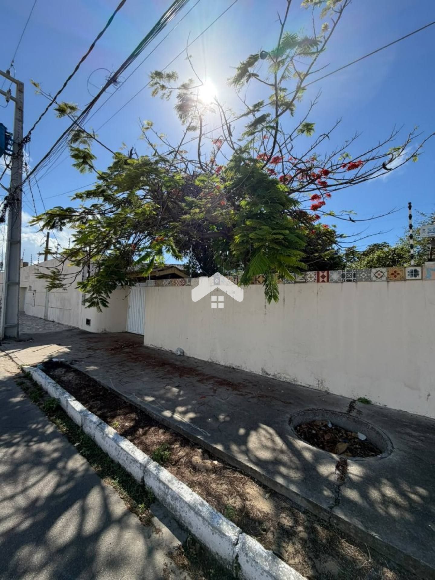 Casa com 3/4, 1 suíte, 2 vagas - Aruana