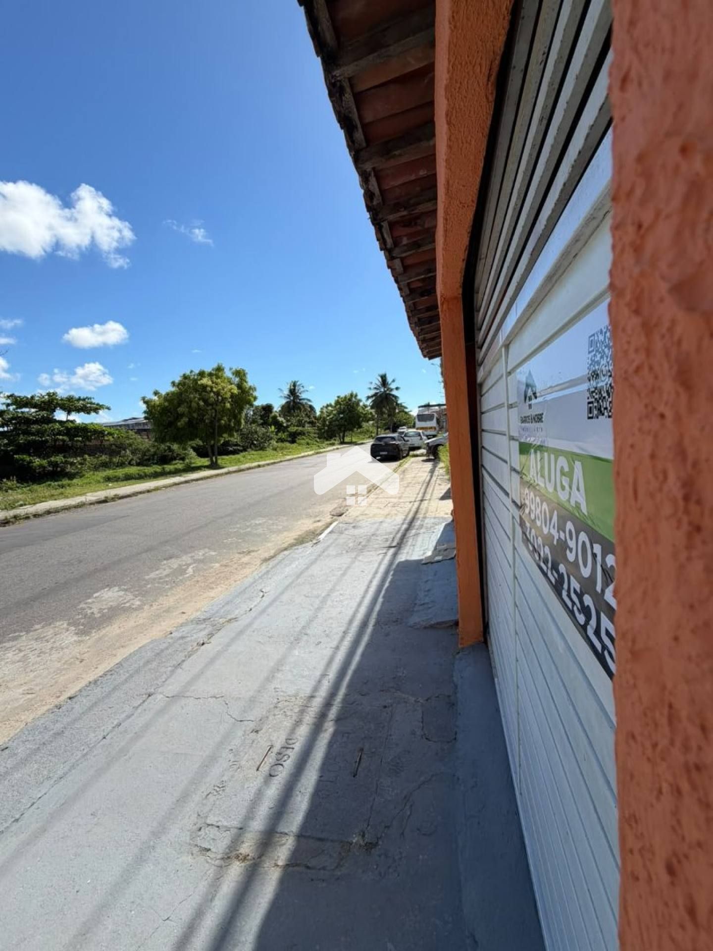 Casa com 2/4, 1 banheiro, 1 vaga, área de serviço - Marivan