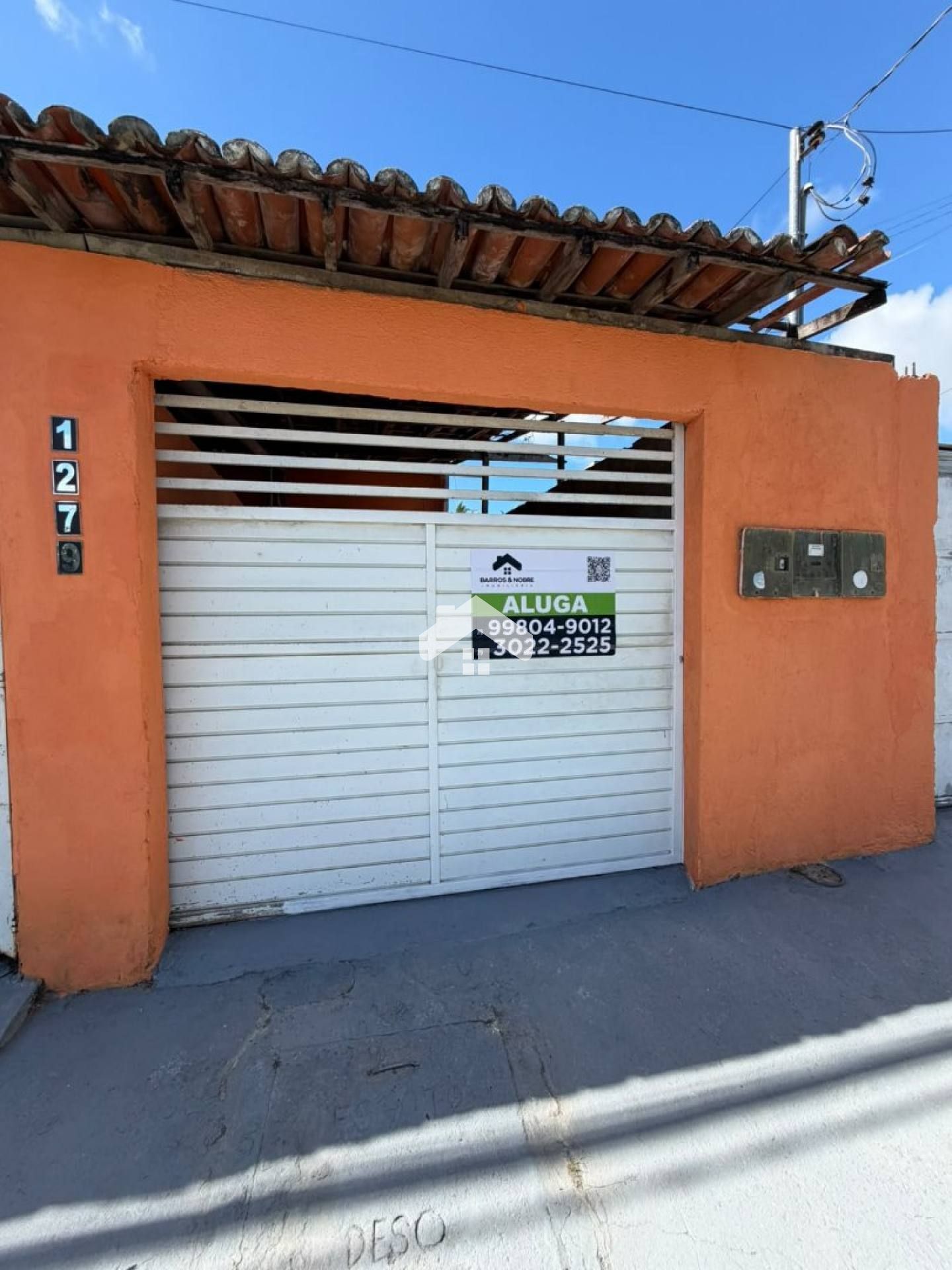 Casa com 2/4, 1 banheiro, 1 vaga, área de serviço - Marivan