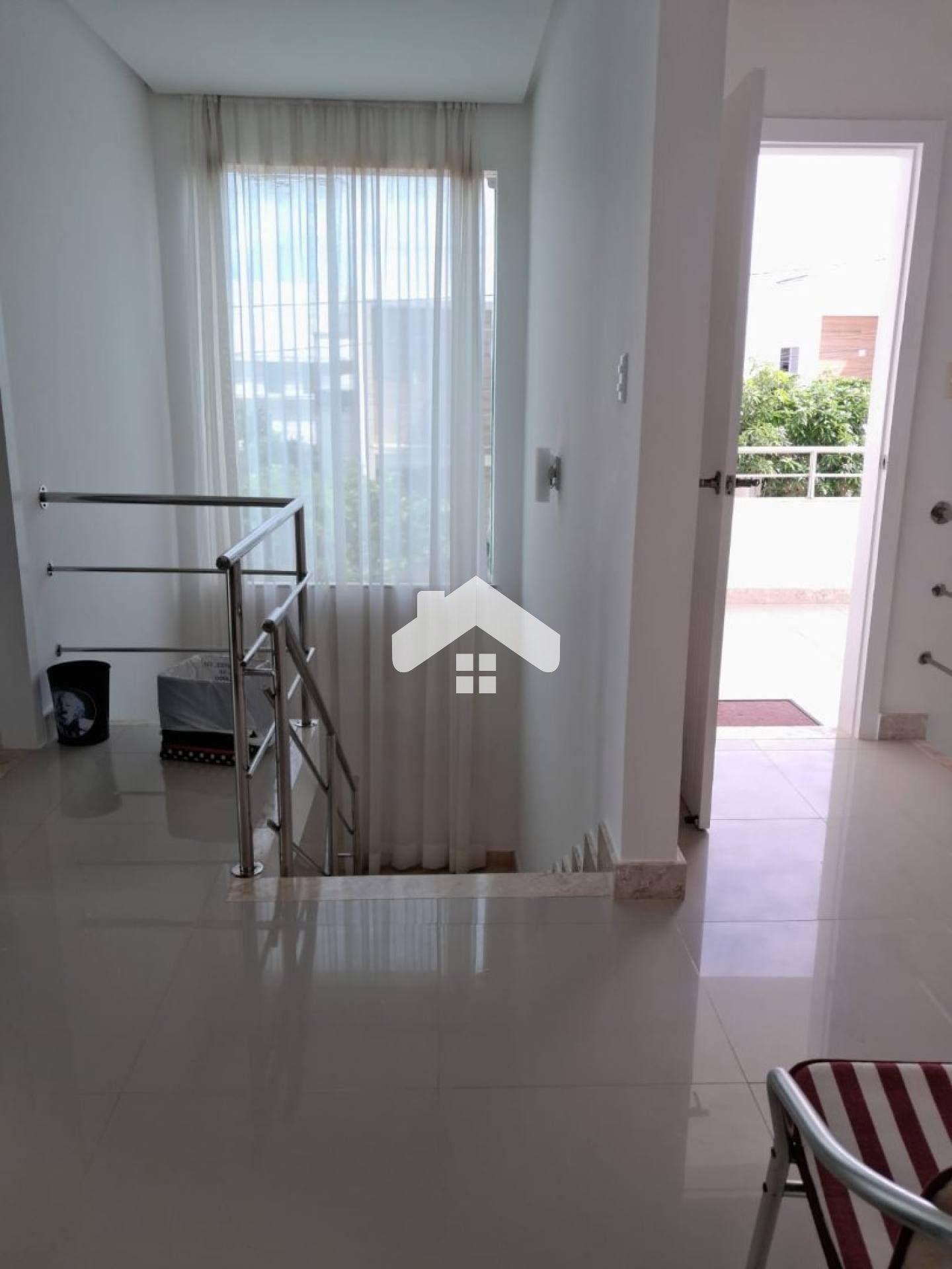 Casa de Condomínio Para Vender com 4 quartos 2 suítes próximo à praia em Aracaju