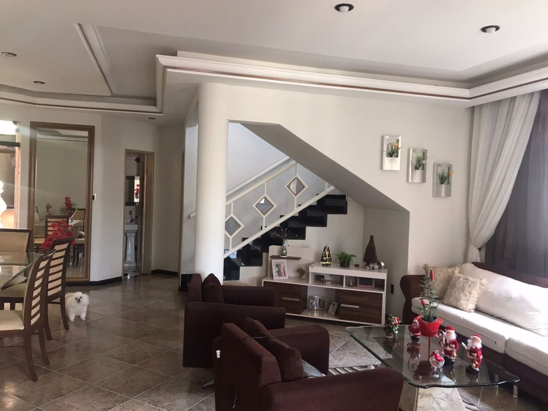 Casa Para Vender com 5 quartos 3 suítes no bairro Jabotiana em Aracaju