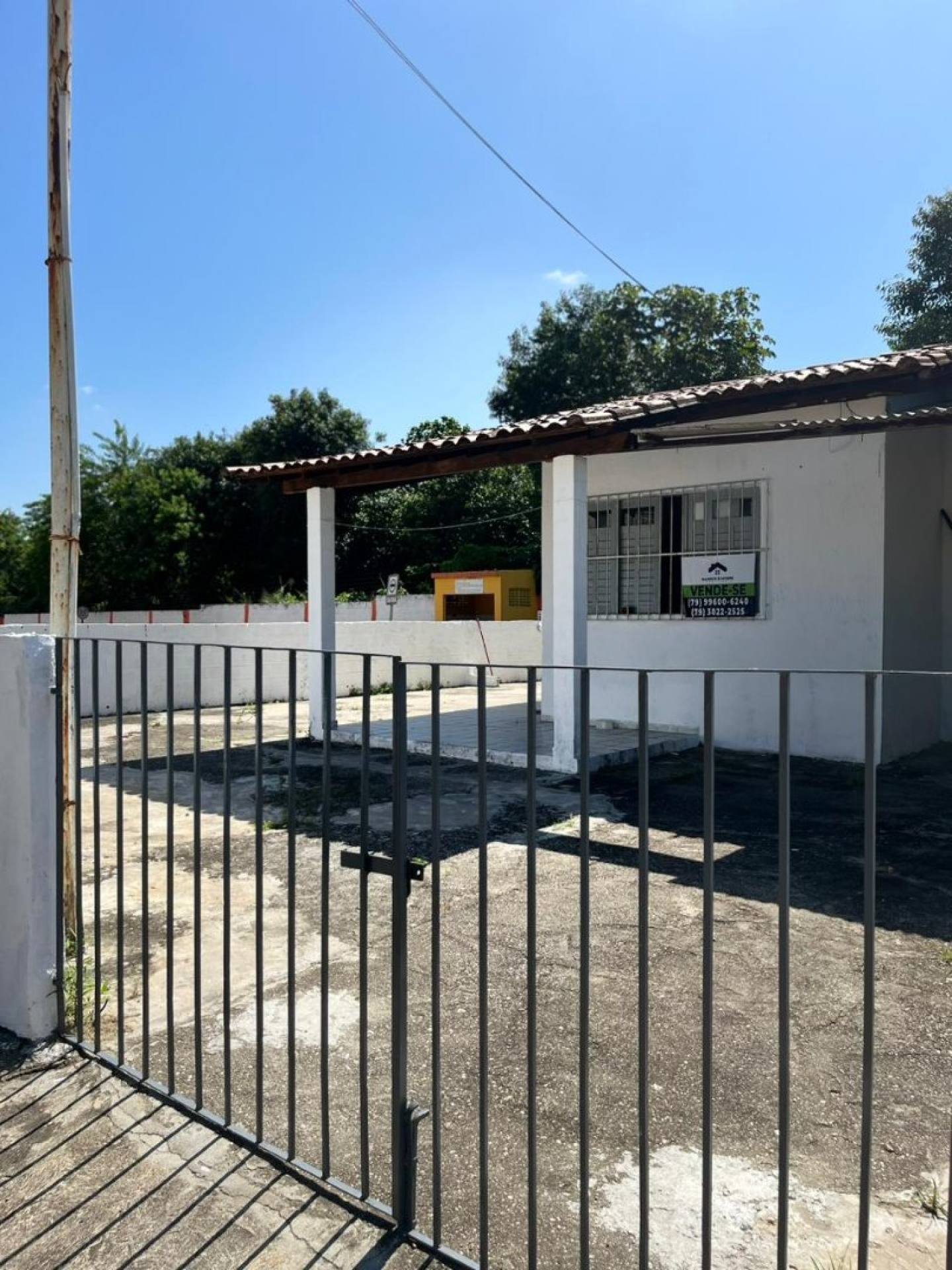 Terreno no Condomínio Villa Vitória com casa de 2 quartos, próximo a Universidade Federal em Aracaju