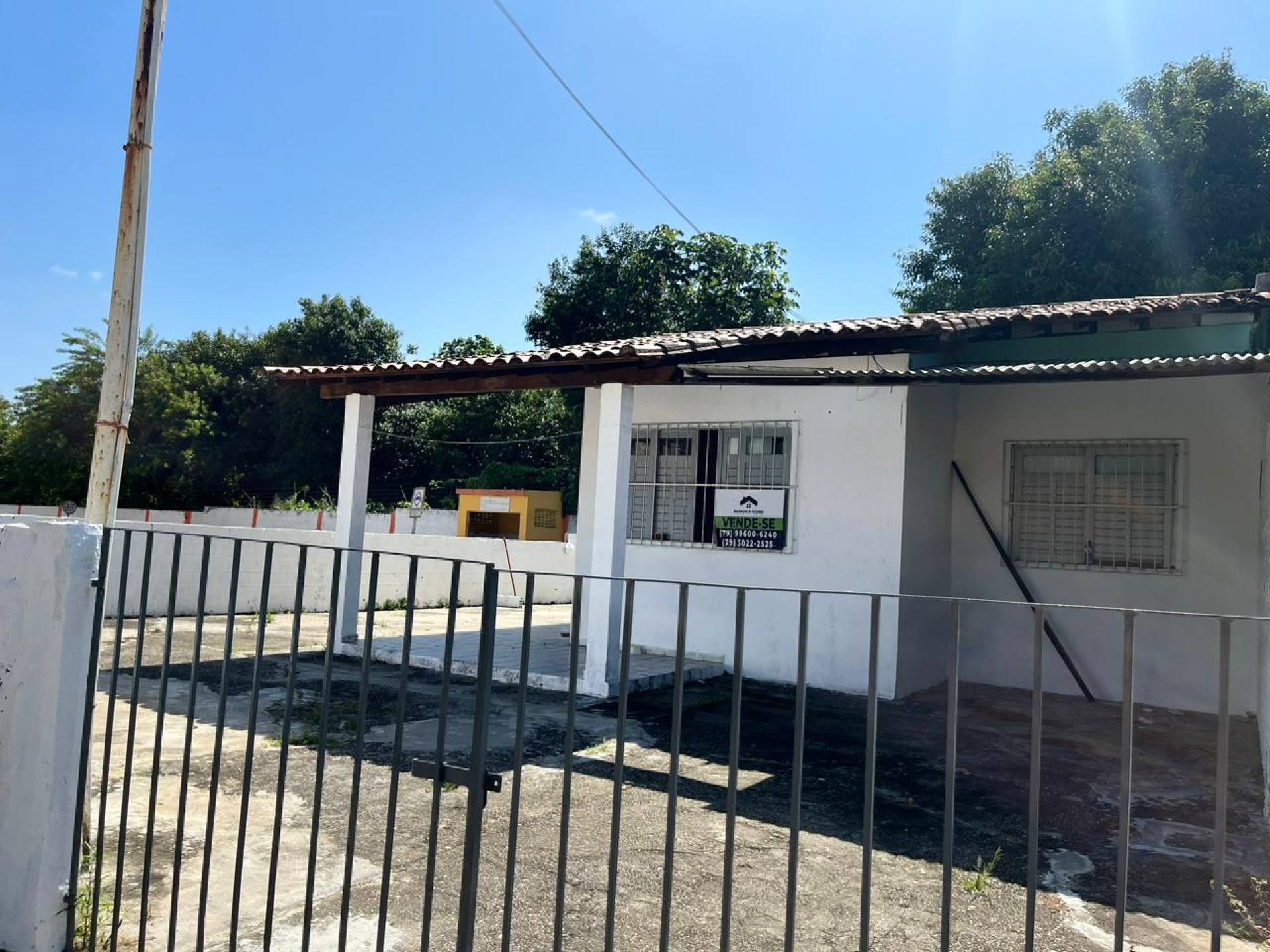 Terreno no Condomínio Villa Vitória com casa de 2 quartos, próximo a Universidade Federal em Aracaju