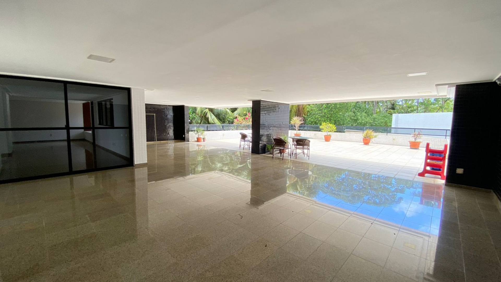 Apartamento com varanda/sacada gourmet com vista para o mar a 450m da praia no Jardim Oceania