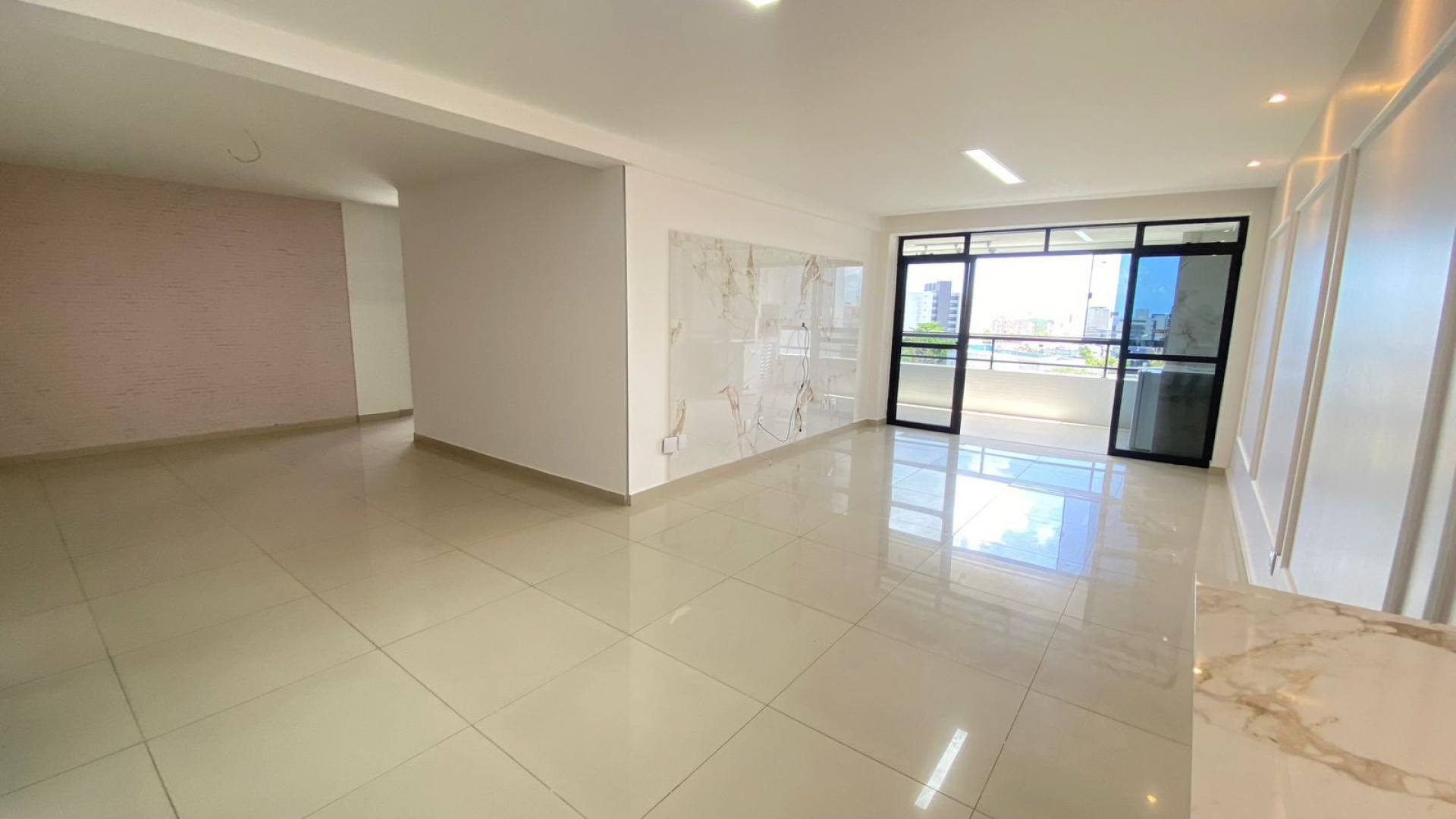 Apartamento com varanda/sacada gourmet com vista para o mar a 450m da praia no Jardim Oceania