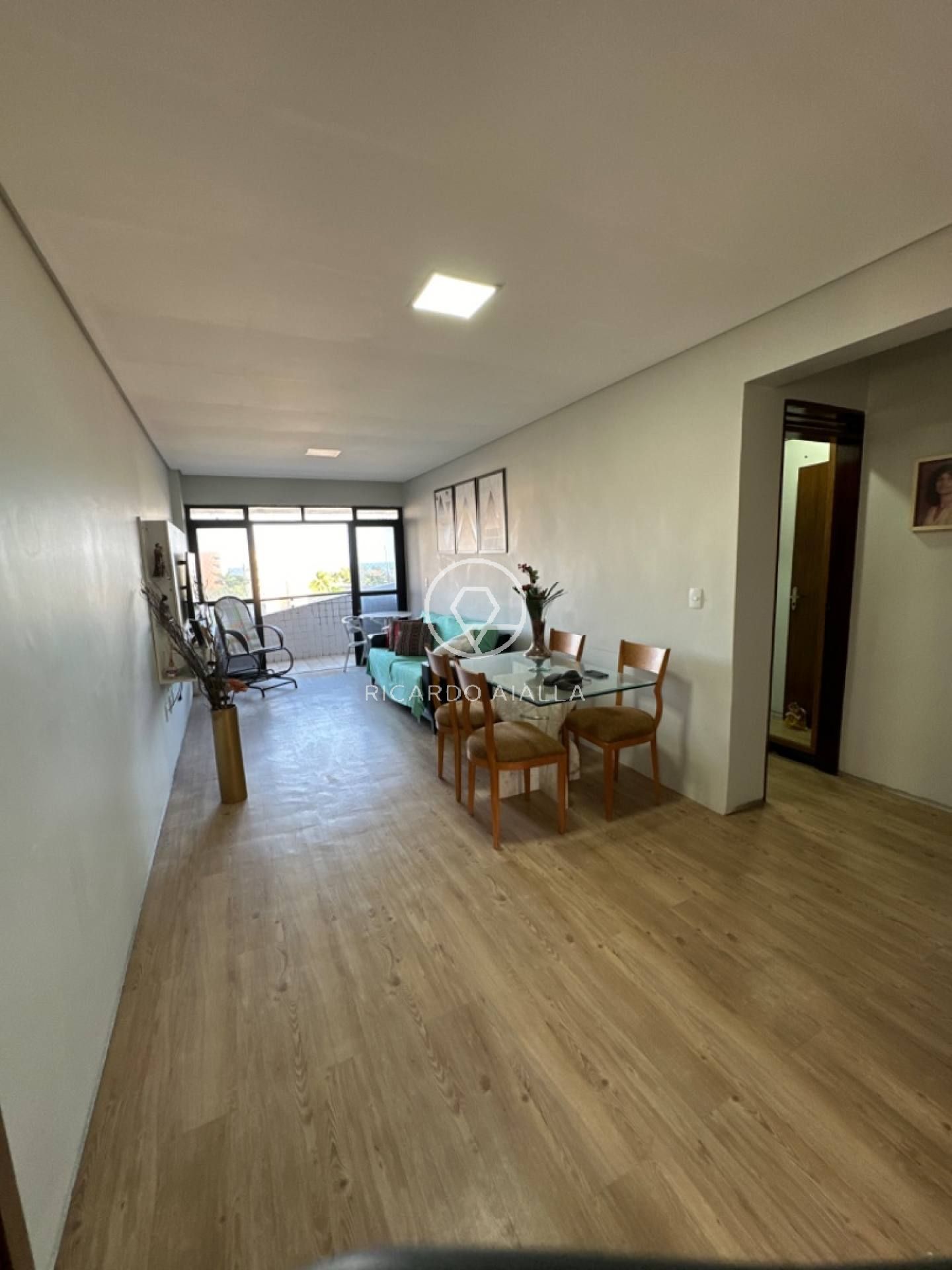 APARTAMENTO NO JARDIM OCEANIA A 240 METROS DA PRAIA