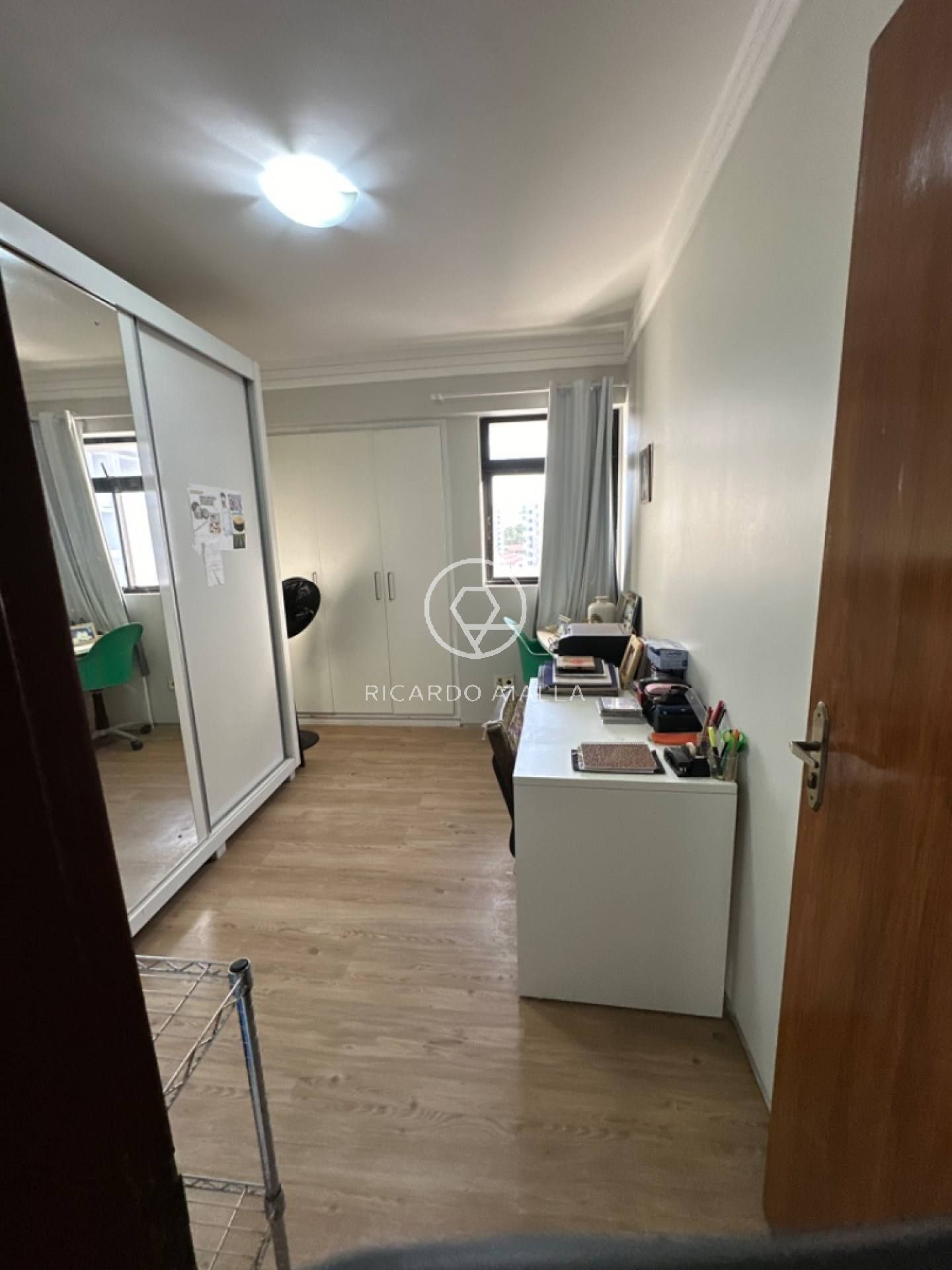APARTAMENTO NO JARDIM OCEANIA A 240 METROS DA PRAIA