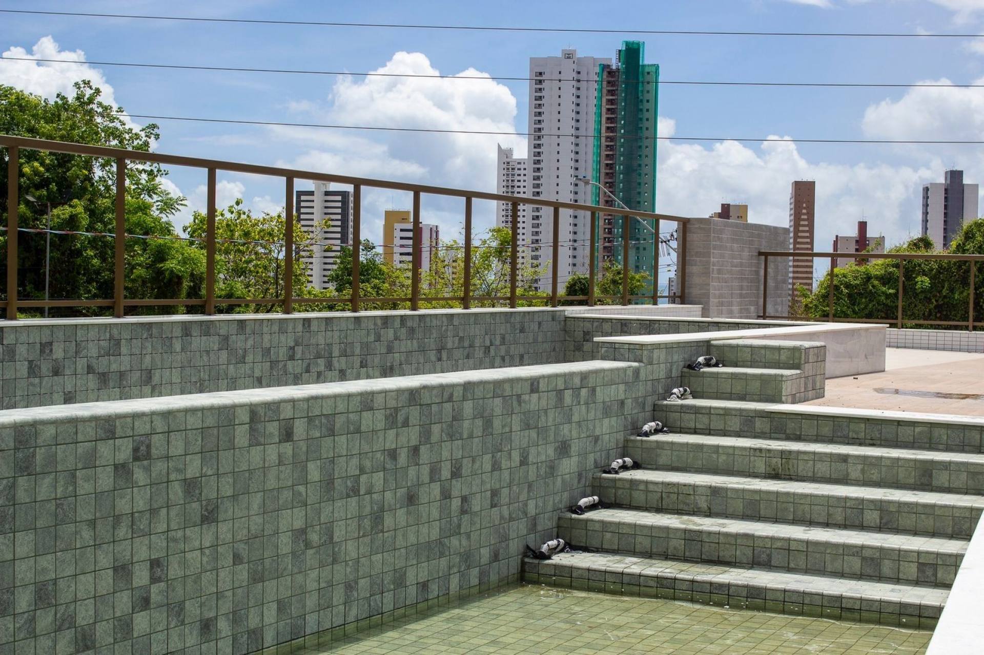 Apartamentos com varanda gourmet no João Agripino / Jardim Luna
