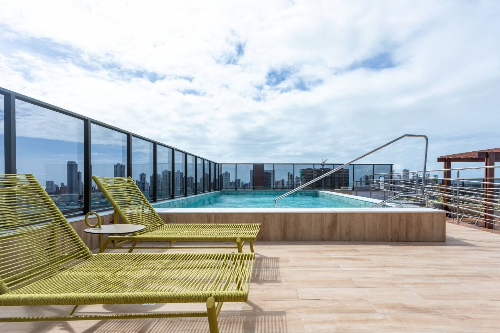Apartamentos estilo Flat com área de lazer em Tambauzinho