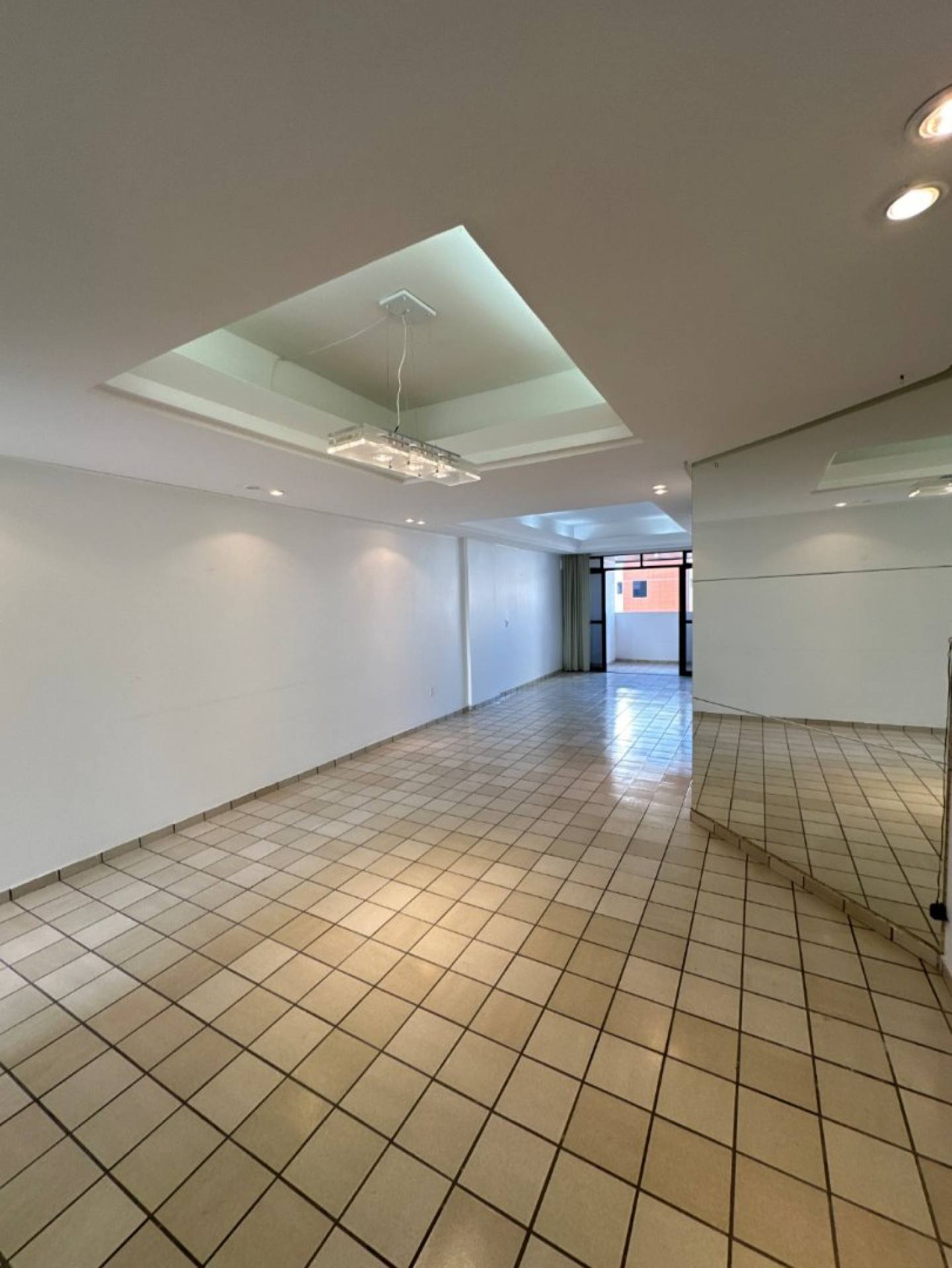 Amplo apartamento na posição nascente, localizado no coração de Manaíra
