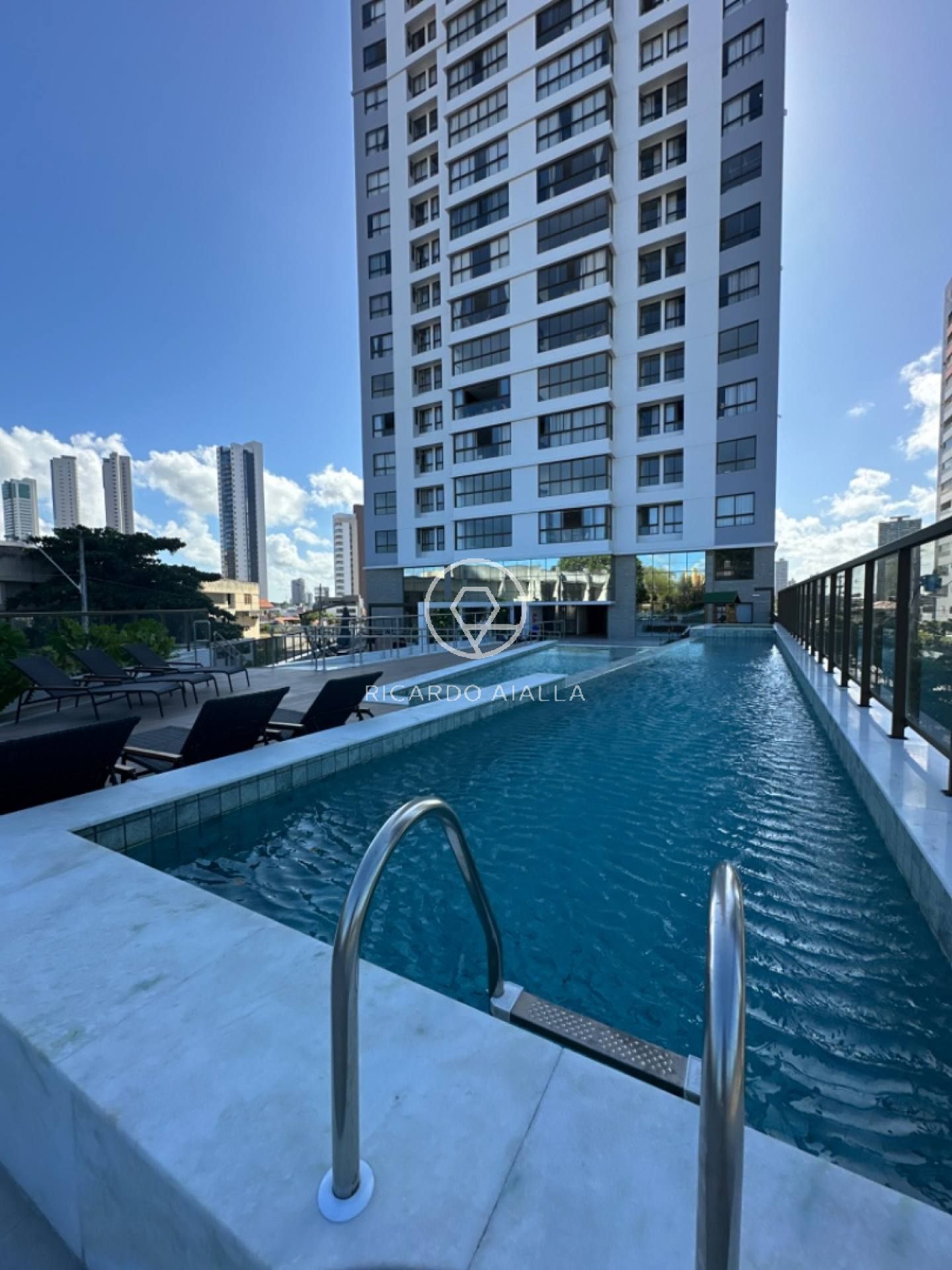 Apartamento com 3 suítes, vista mar, no João Agripino - João Pessoa