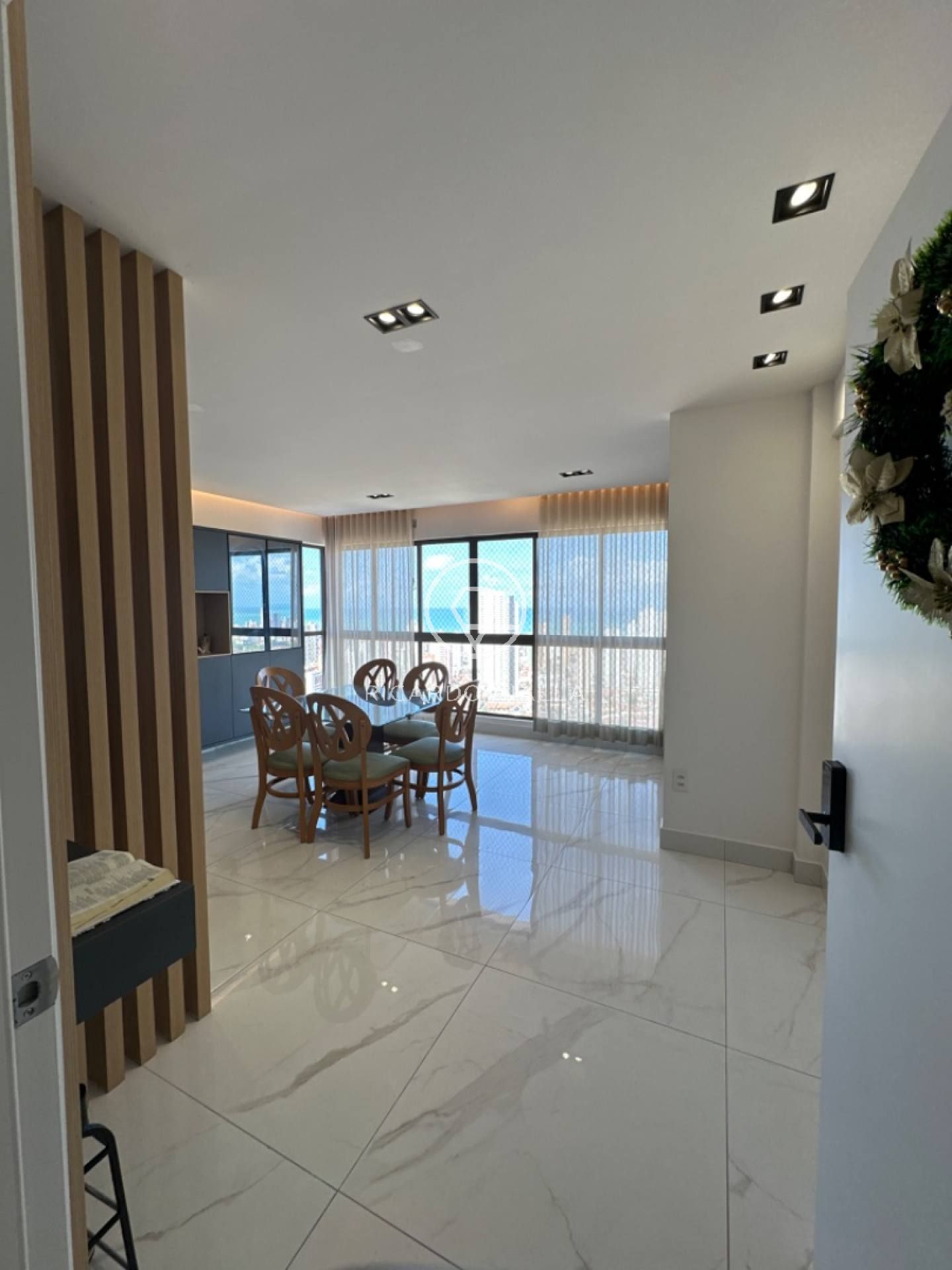 Apartamento com 3 suítes, vista mar, no João Agripino - João Pessoa