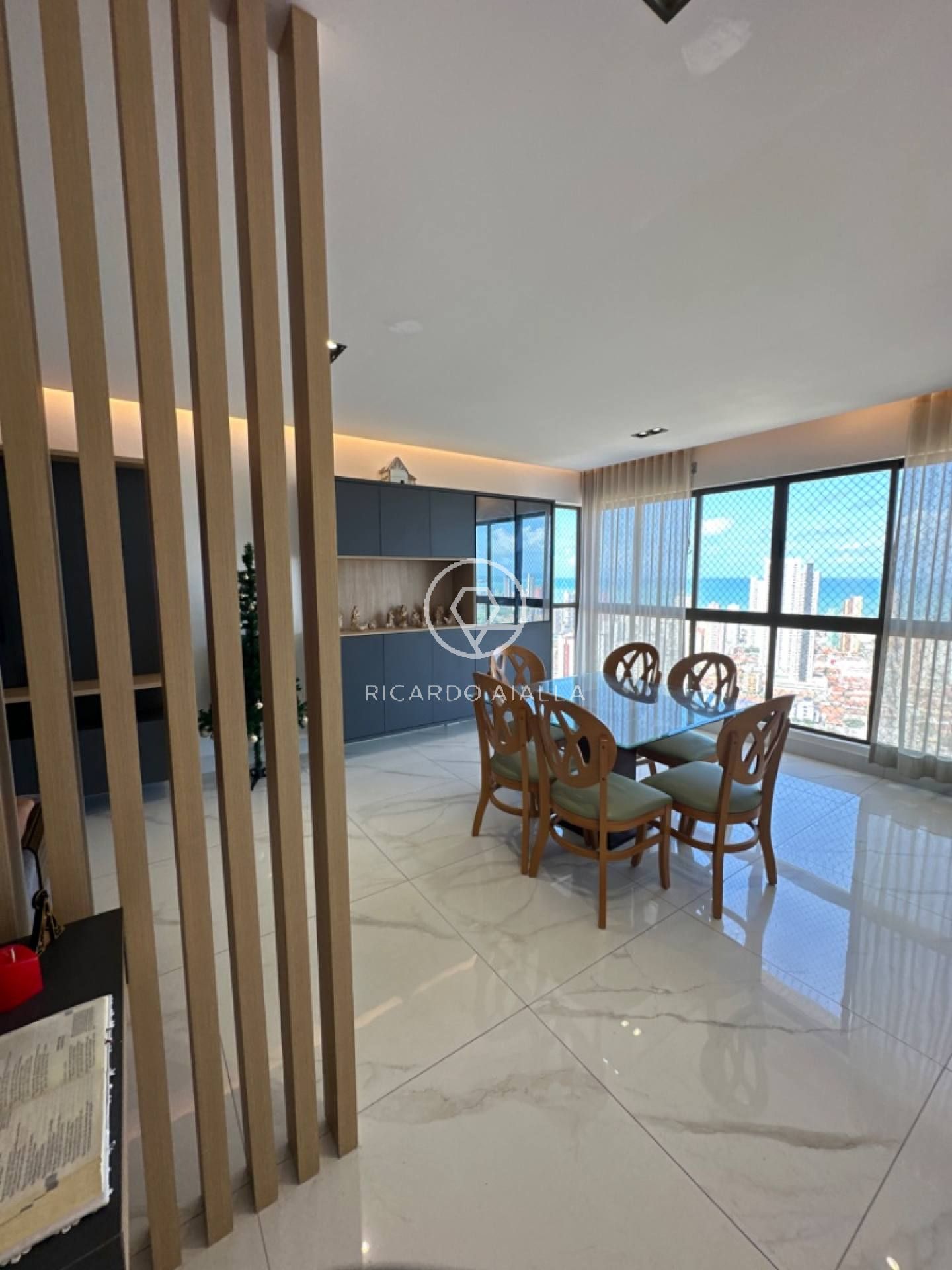 Apartamento com 3 suítes, vista mar, no João Agripino - João Pessoa