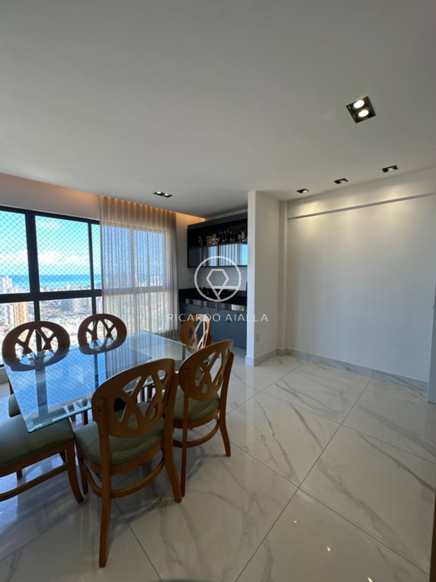 Apartamento com 3 suítes, vista mar, no João Agripino - João Pessoa