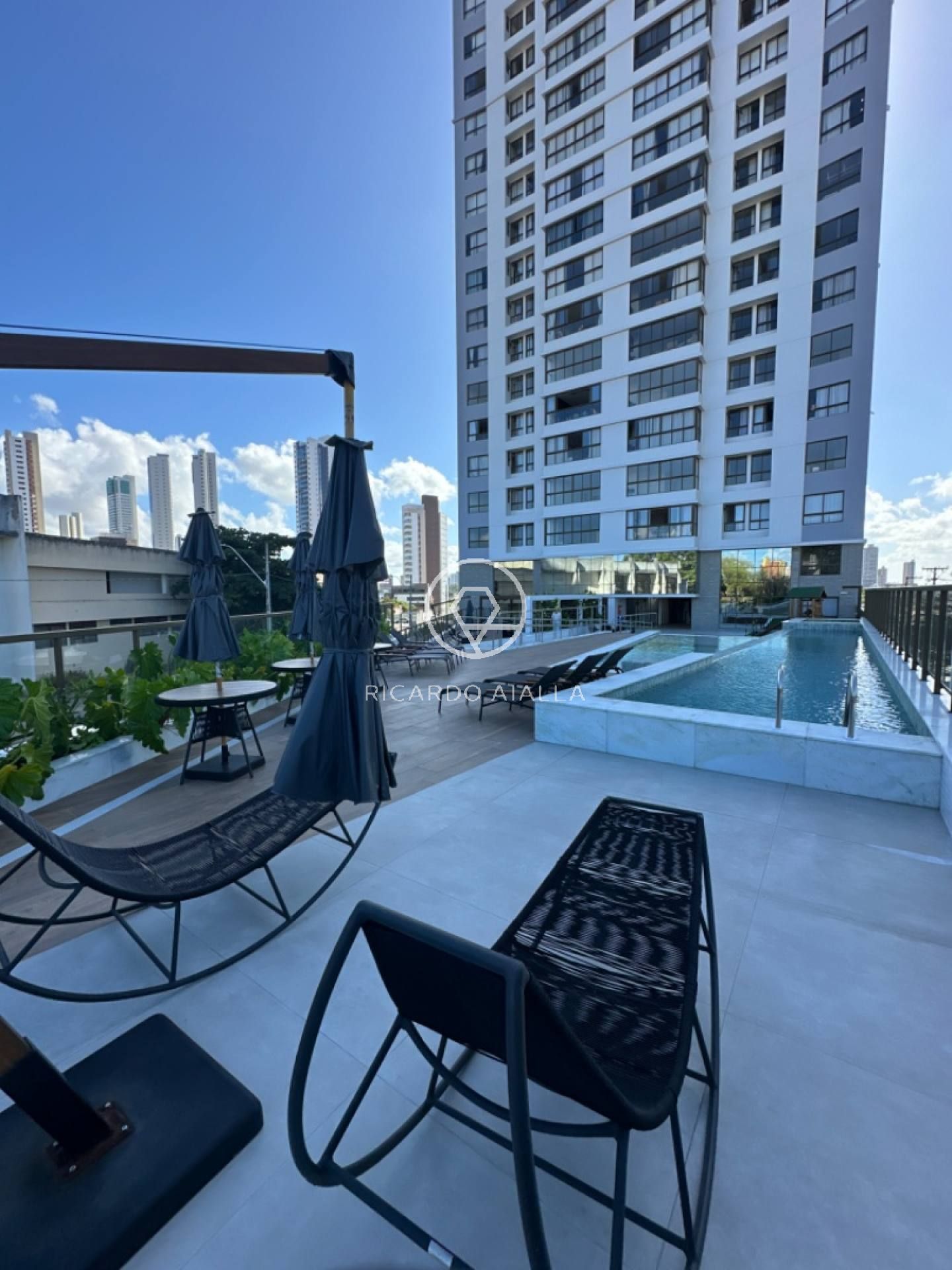Apartamento com 3 suítes, vista mar, no João Agripino - João Pessoa