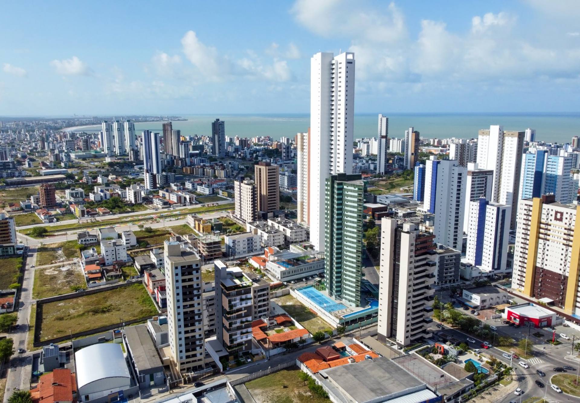Apartamento de 02 e 03 quartos no bairro Aeroclube