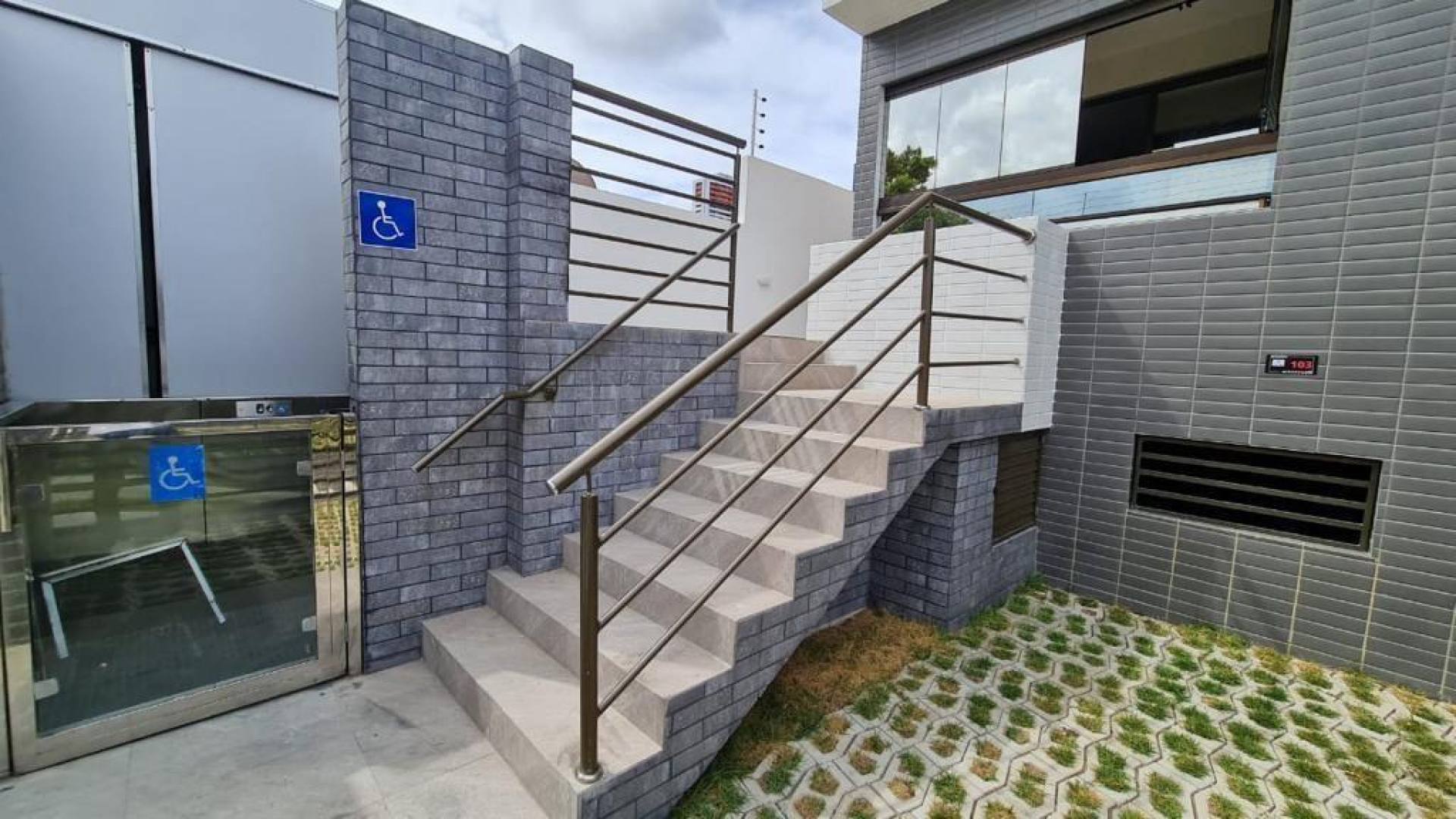 Apto térreo 02 quartos em Tambauzinho