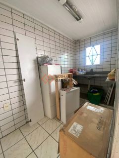 Casa Para Vender com 3 quartos 3 suítes no bairro Cambeba em Fortaleza