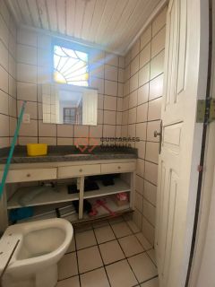 Casa Para Vender com 3 quartos 3 suítes no bairro Cambeba em Fortaleza