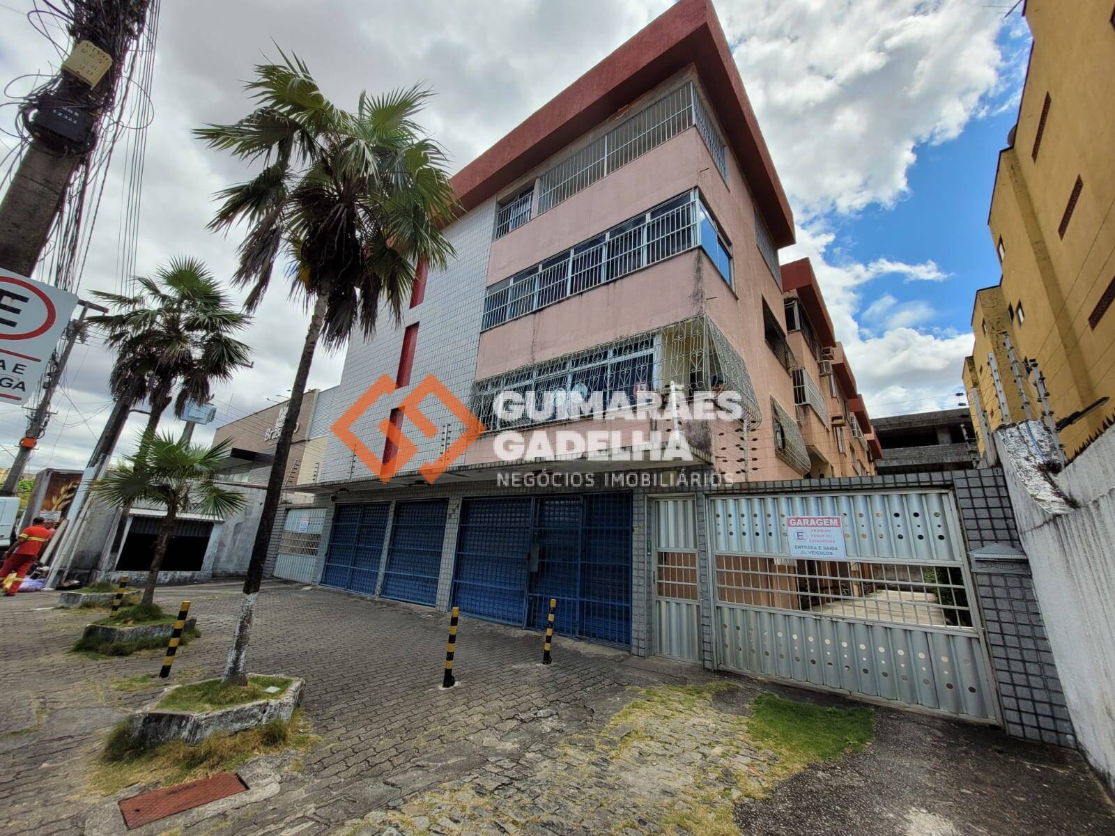 Apartamento reformado com 3 quartos no Roldofo Teofilo de 90m²