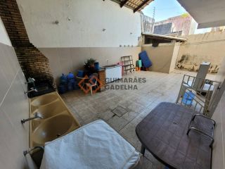 Excelente oportunidade! Casa ampla com 4 quartos (3 suítes) no José Walter.