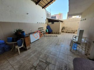 Excelente oportunidade! Casa ampla com 4 quartos (3 suítes) no José Walter.