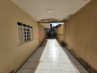 Excelente oportunidade! Casa ampla com 4 quartos (3 suítes) no José Walter.