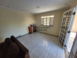 Excelente oportunidade! Casa ampla com 4 quartos (3 suítes) no José Walter.