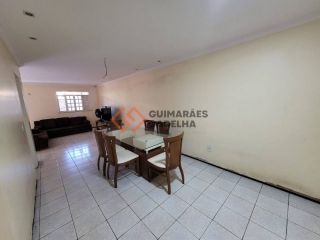 Excelente oportunidade! Casa ampla com 4 quartos (3 suítes) no José Walter.