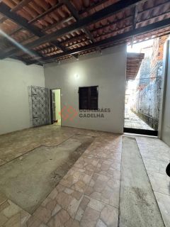 Casa Para Vender com 2 quartos 1 suítes no bairro Lagoa Redonda em Fortaleza