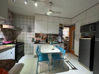 Casa em Condomínio Para Vender com 4 quartos 4 suítes no bairro Edson Queiroz em Fortaleza