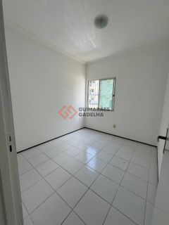 Apartamento Para Alugar com 3 quartos 1 suítes no bairro Jangurussu em Fortaleza