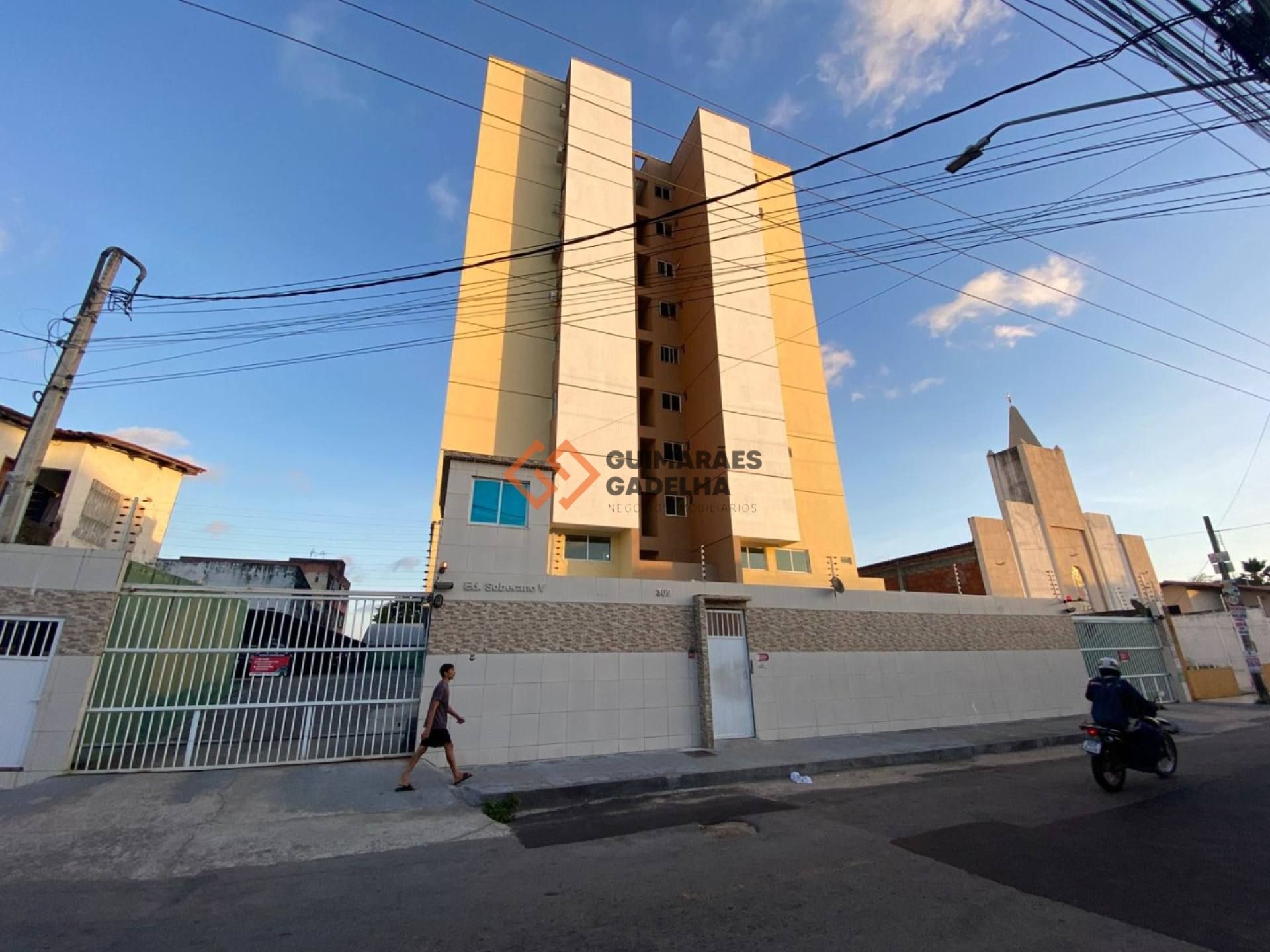 Apartamento Para Alugar com 3 quartos 1 suítes no bairro Damas em Fortaleza