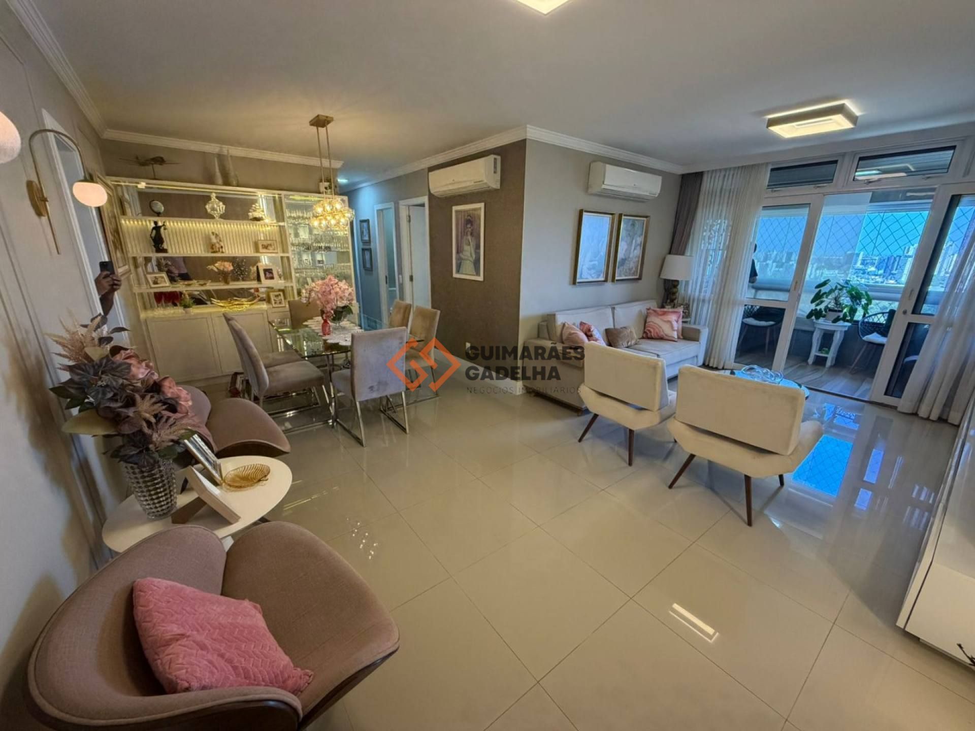 Apartamento Para Vender com 3 suítes no bairro Dionísio Torres em Fortaleza