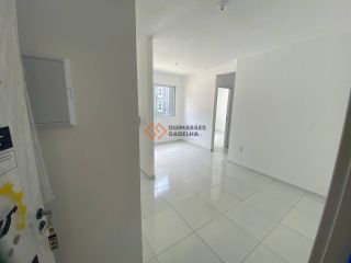 Apartamento Para Alugar com 2 quartos no bairro Pajuçara em Maracanaú