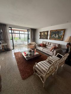 Apartamento Para Alugar com 4 quartos 3 suítes no bairro Guararapes em Fortaleza