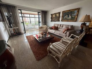 Apartamento Para Alugar com 4 quartos 3 suítes no bairro Guararapes em Fortaleza