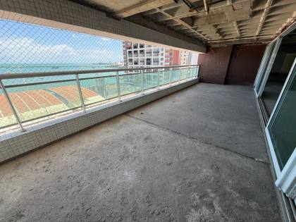 Apartamento Para Vender com 5 quartos 4 suítes no bairro Mucuripe em Fortaleza