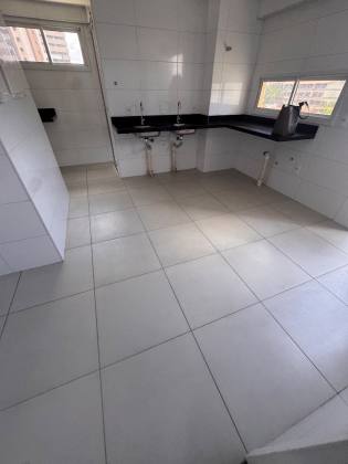 Apartamento Para Vender com 3 quartos 2 suítes no bairro Cocó em Fortaleza
