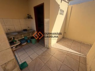 Casa Para Vender com 3 quartos 1 suítes no bairro Montese em Fortaleza