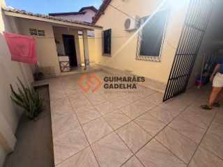 Casa Para Vender com 3 quartos 1 suítes no bairro Montese em Fortaleza