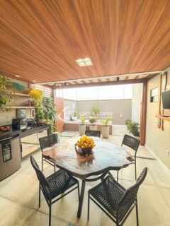 Linda casa no condomínio com porteira fechada