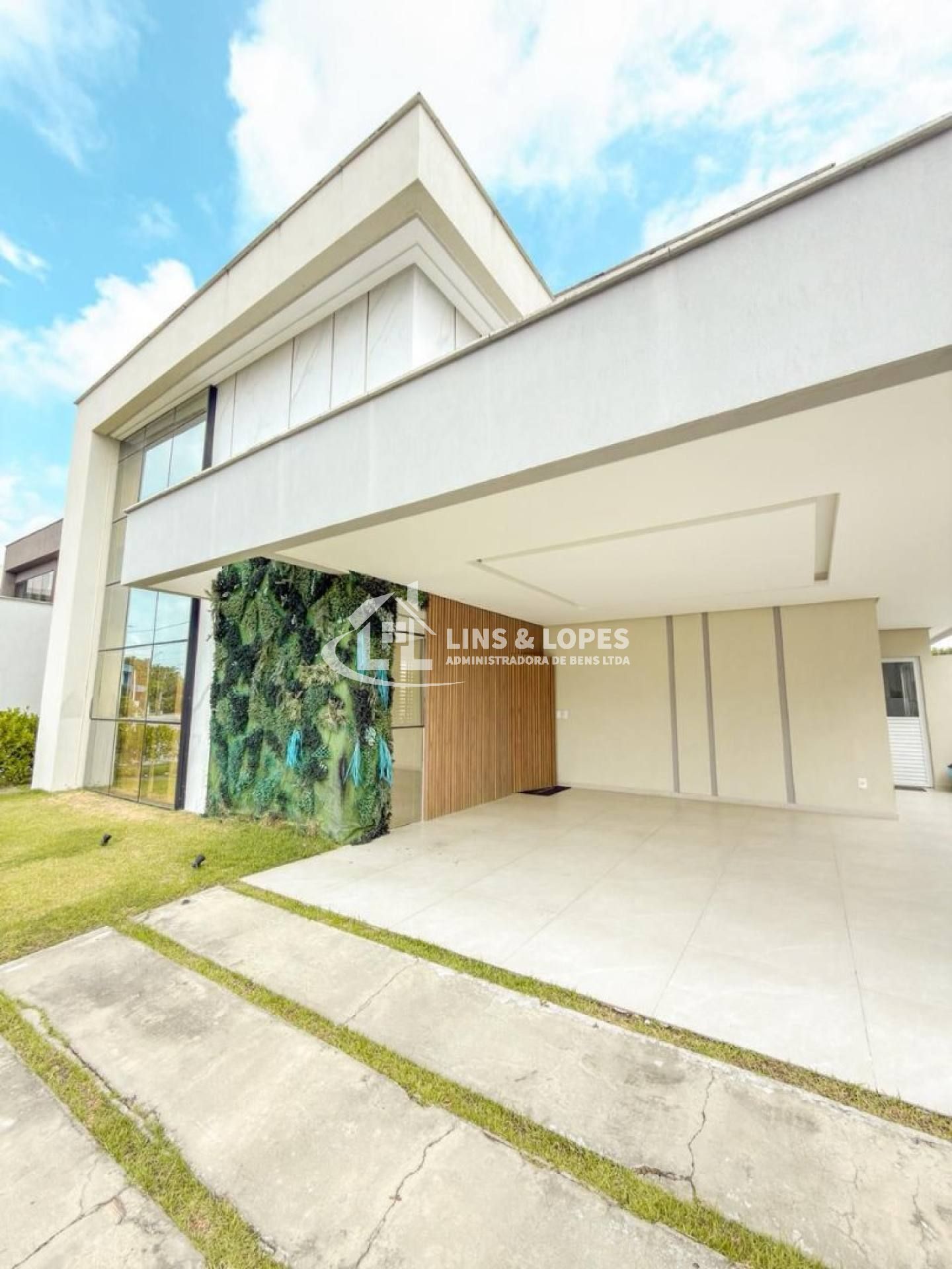 Casa com porteira fechada no Condomínio Granville