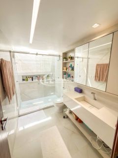 Casa com porteira fechada no Condomínio Granville