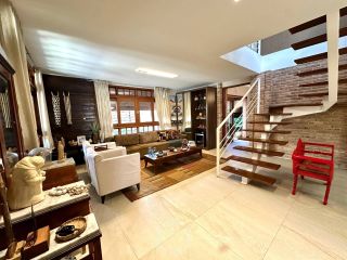 Casa ampla e reformada com 3 suítes, piscina e área gourmet completa – 500m² de terreno