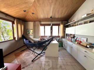 Casa ampla e reformada com 3 suítes, piscina e área gourmet completa – 500m² de terreno