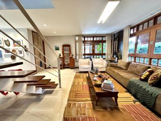 Casa ampla e reformada com 3 suítes, piscina e área gourmet completa – 500m² de terreno