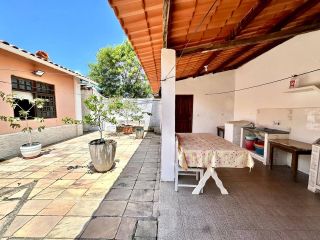 CASA COM 3 QUARTOS NA JACARERICA COM 280M²